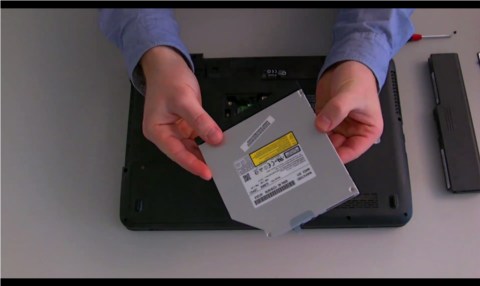L750 : remplacement du lecteur de disque optique